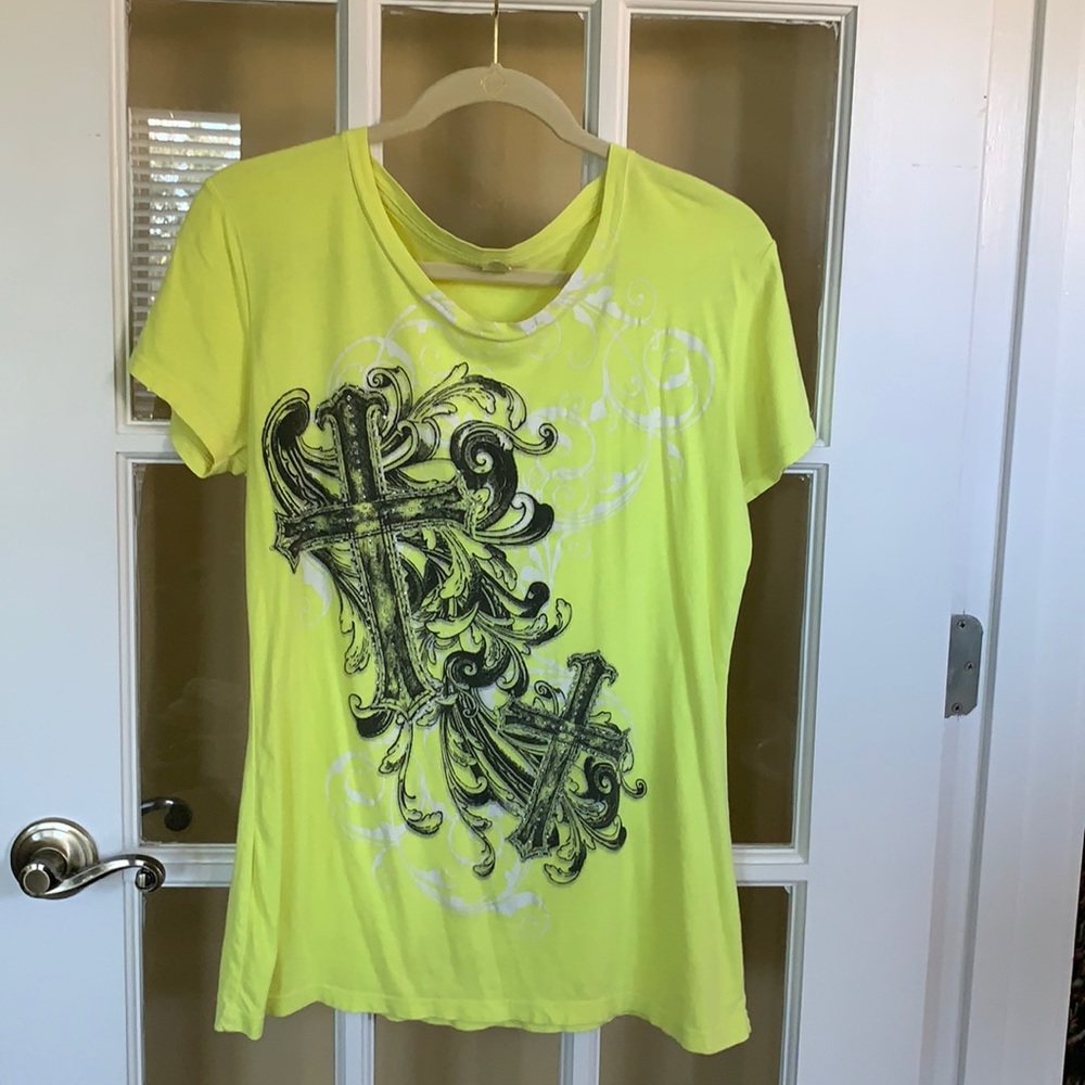 Graphic T-shirt. Color light yellow. Women’s XL